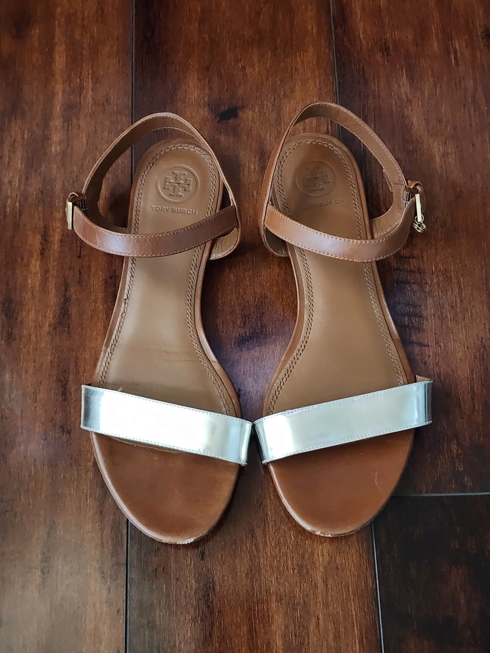Tory Burch Tan Leather Silver Metallic Strap Sandals Size 8M